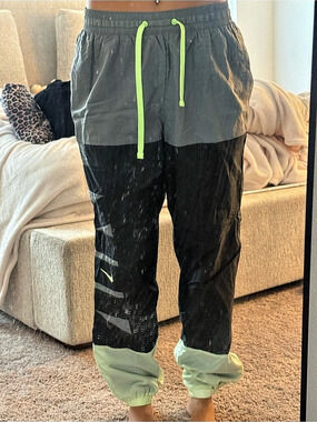 Nike Men's Color Block Jogger Pants in Black & Green